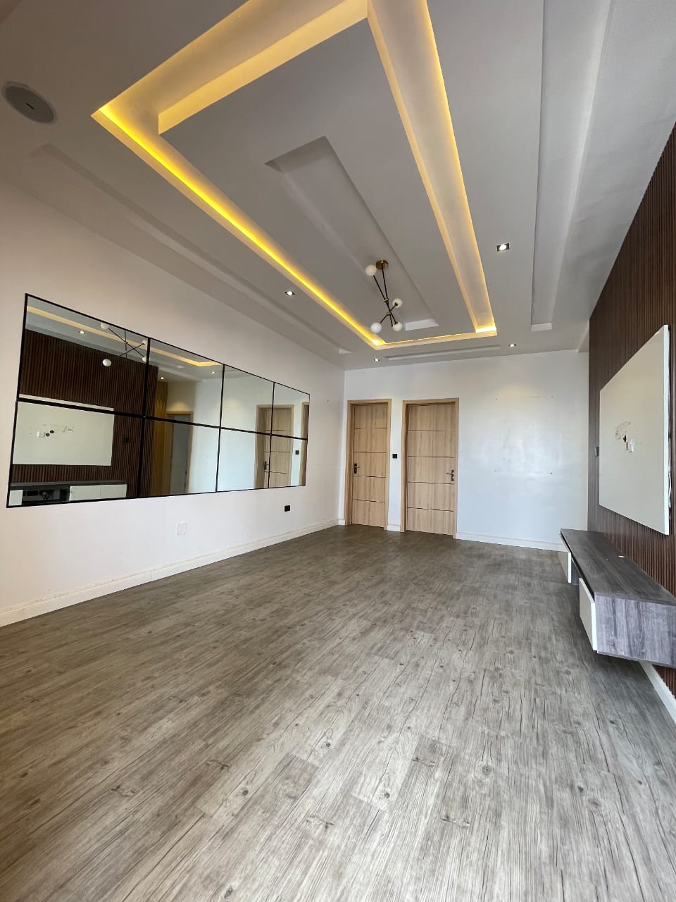 2 Bedroom Block of Flat in Showdrop Apartments.