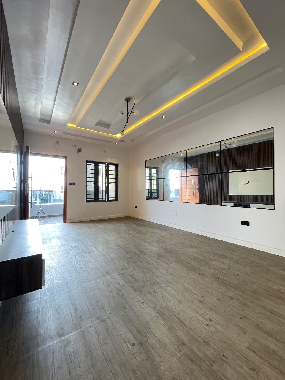 2 Bedroom Block of Flat in Showdrop Apartments.