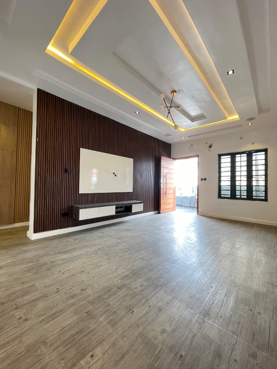 2 Bedroom Block of Flat in Showdrop Apartments.