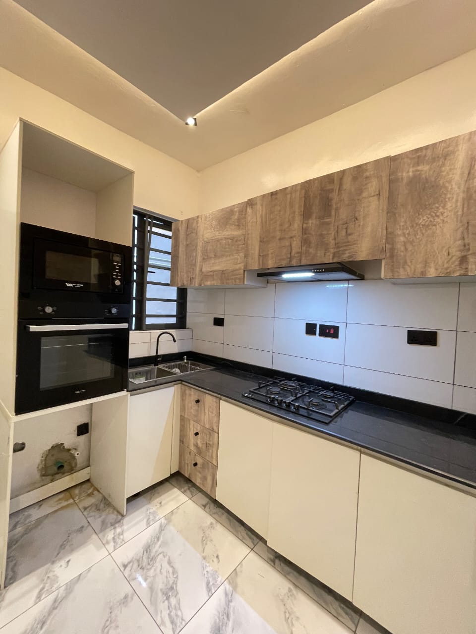 2 Bedroom Block of Flat in Showdrop Apartments.