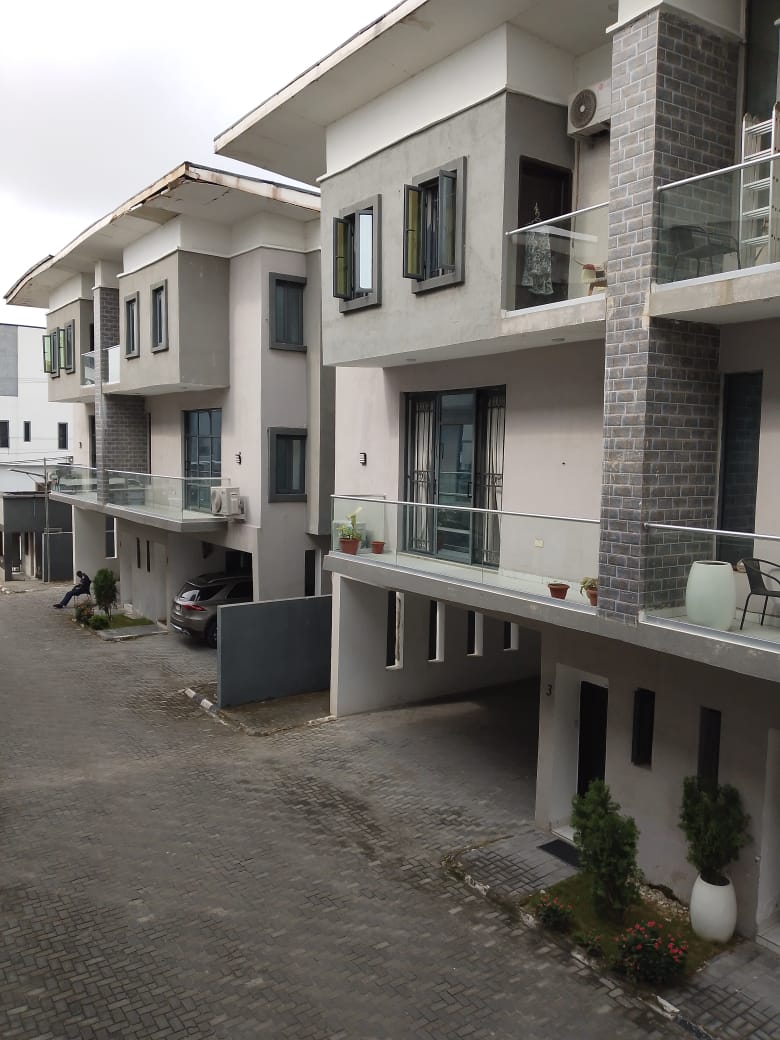 4 Bedroom Duplex for SALE: