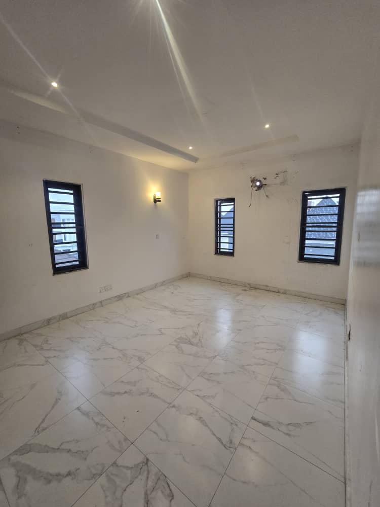 5 Bedroom Duplex for SALE: