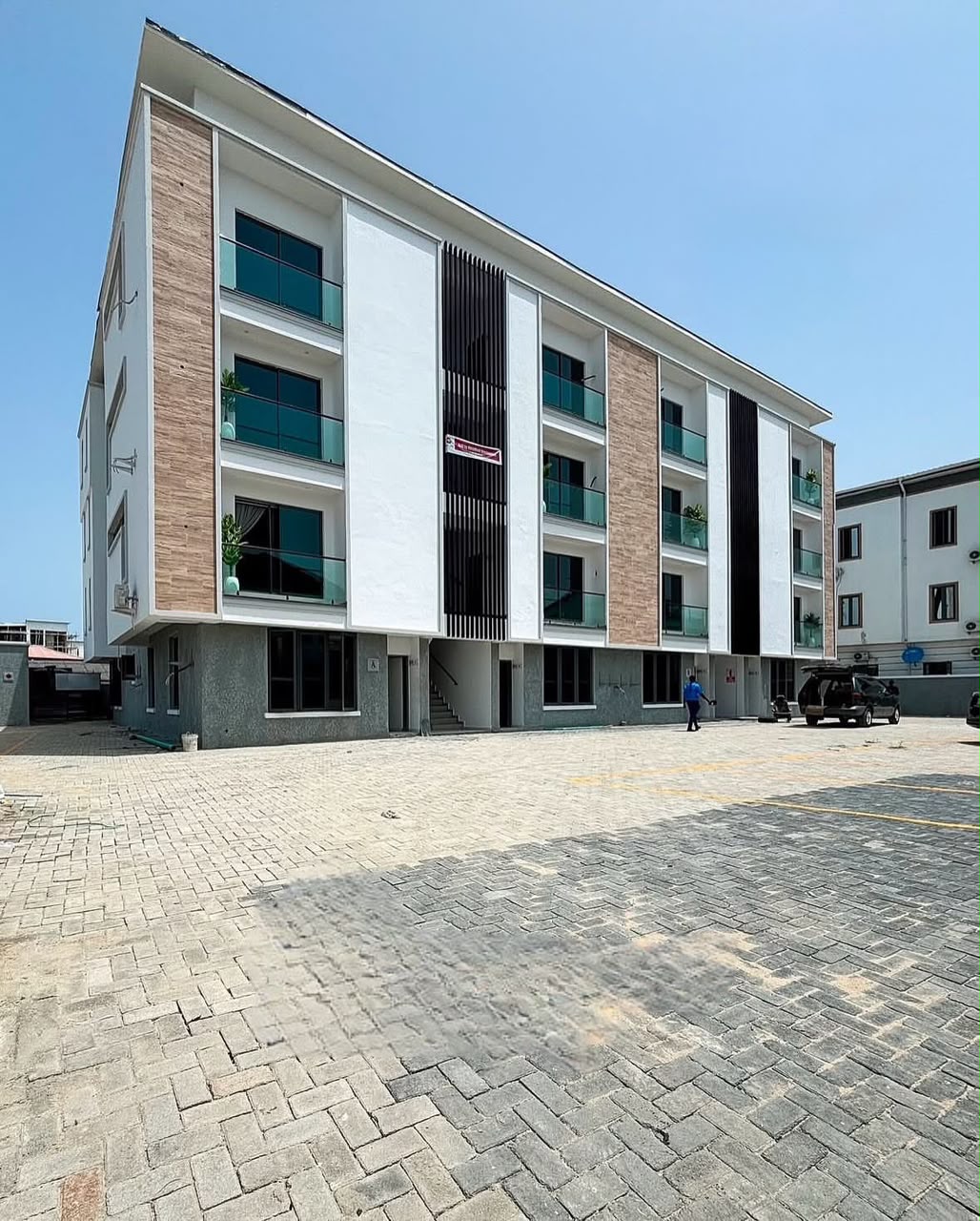 2 Bedrooms Apartment