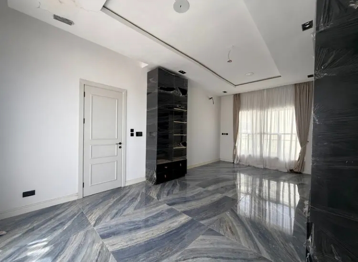 5 Bedroom fully detached duplex