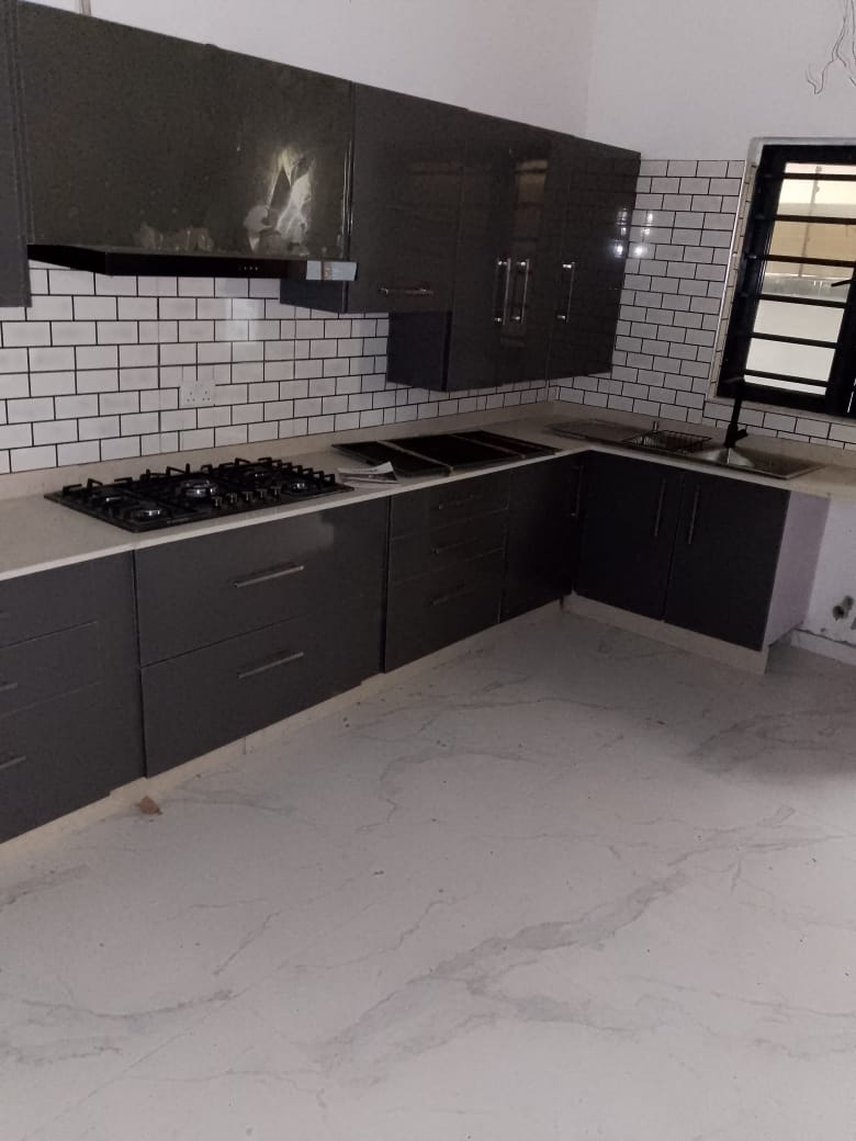 6 Bedroom Duplex for SALE: