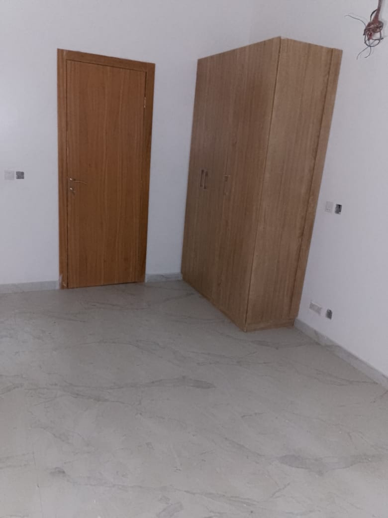 6 Bedroom Duplex for SALE: