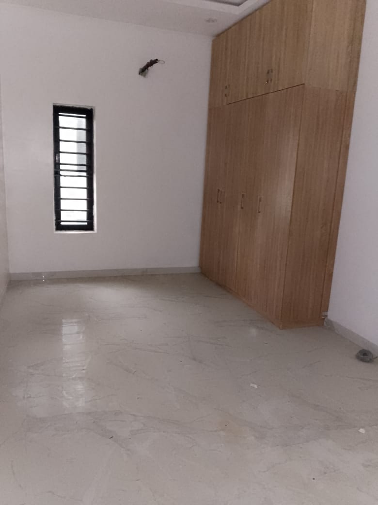 6 Bedroom Duplex for SALE: