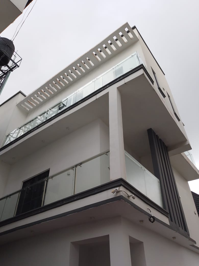 6 Bedroom Duplex for SALE: