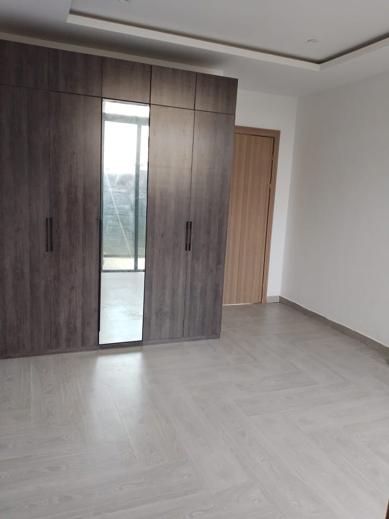 3 Bedroom Flat for SALE: