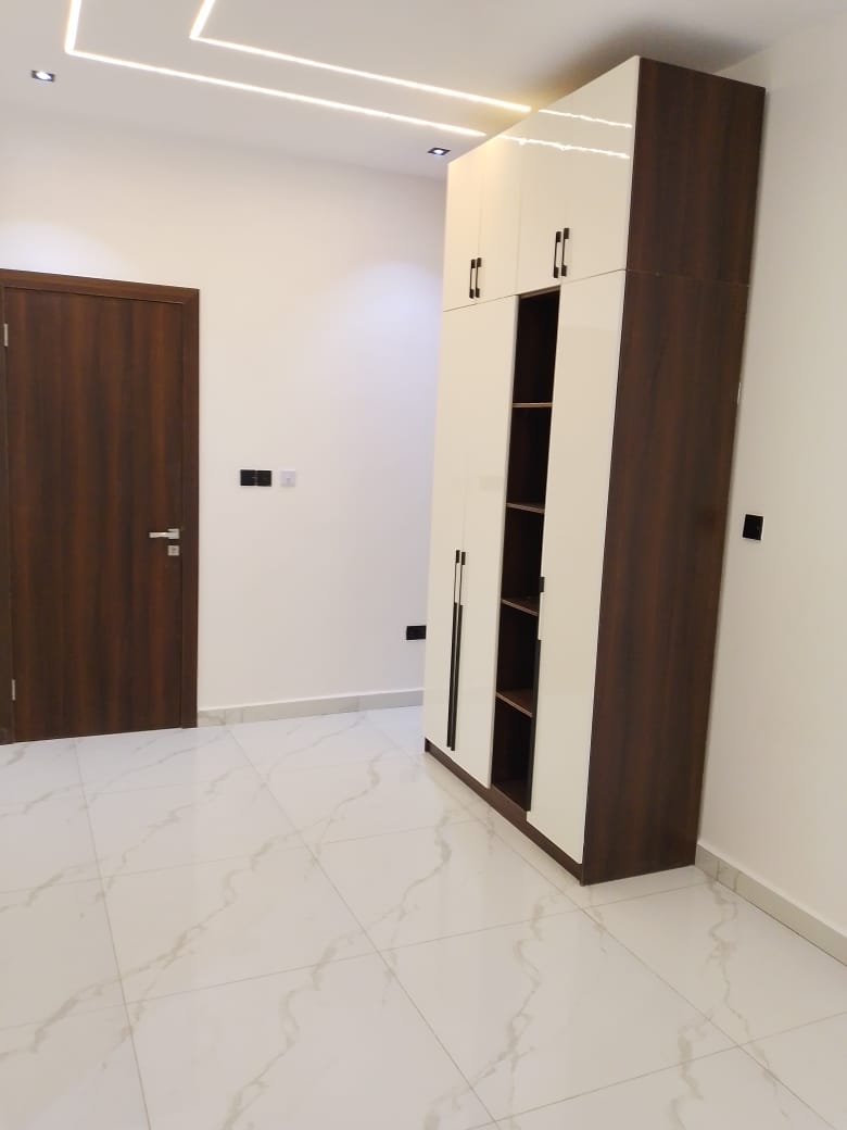 2 Bedroom Flat at Brownstone Estate for SALE: