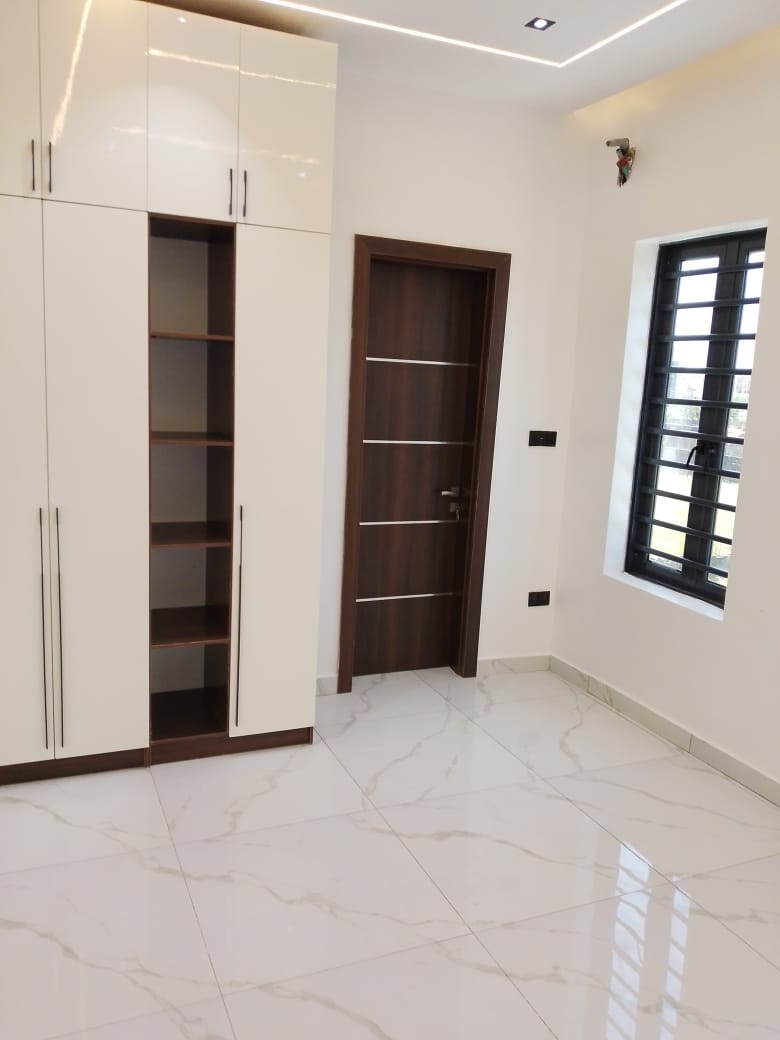 2 Bedroom Flat at Brownstone Estate for SALE: