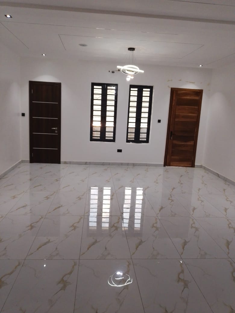 3 Bedroom Flat at Brownstone Estate for SALE: