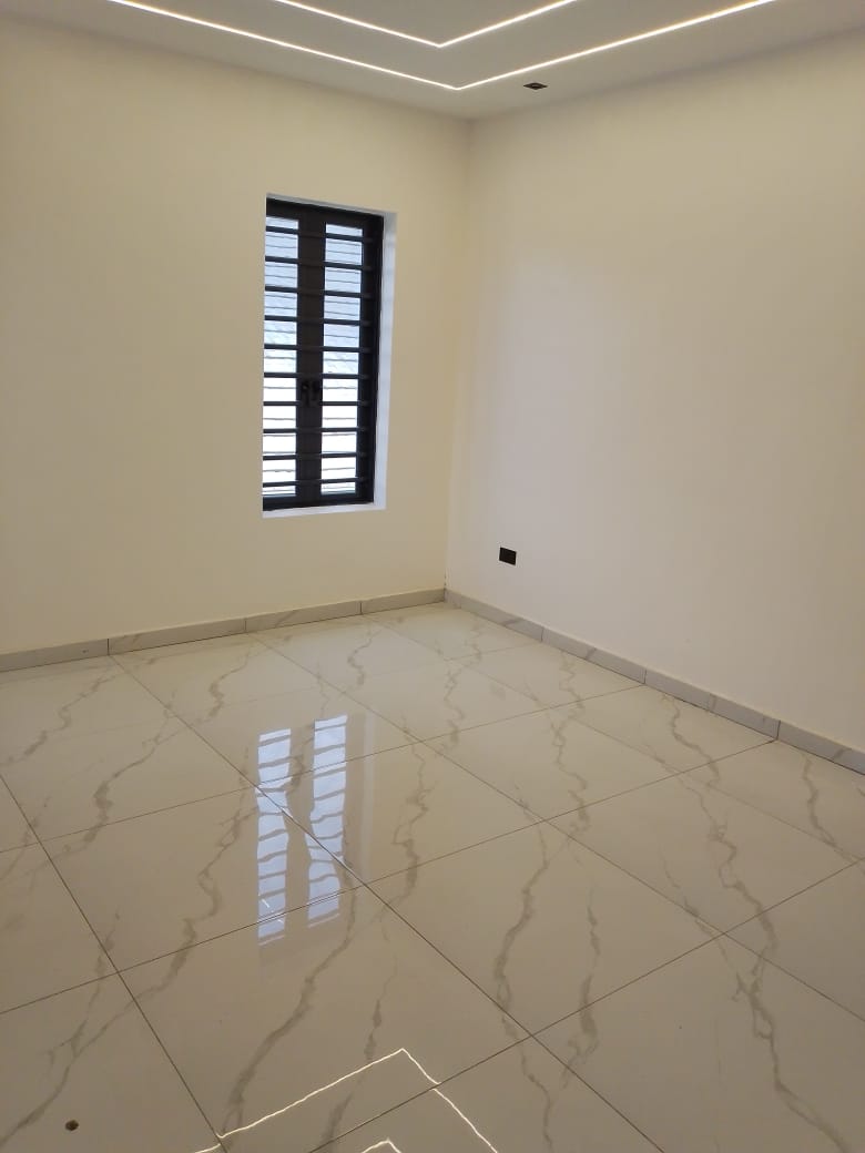 3 Bedroom Flat at Brownstone Estate for SALE: