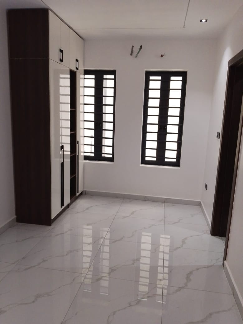 3 Bedroom Flat at Brownstone Estate for SALE: